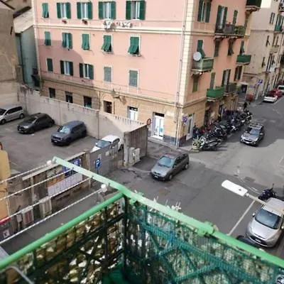 Benny! Appartamento ad uso ESCLUSIVO con balcone! Genova 0*,  Italia