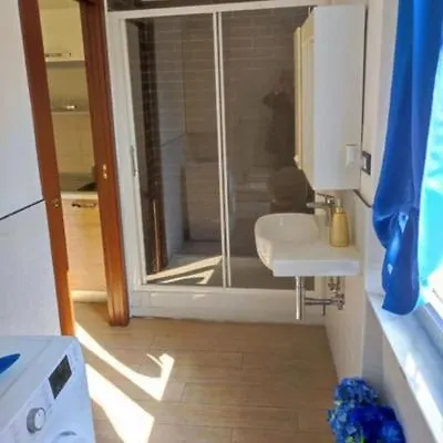 Benny! Appartamento ad uso ESCLUSIVO con balcone! Genova 0*,
