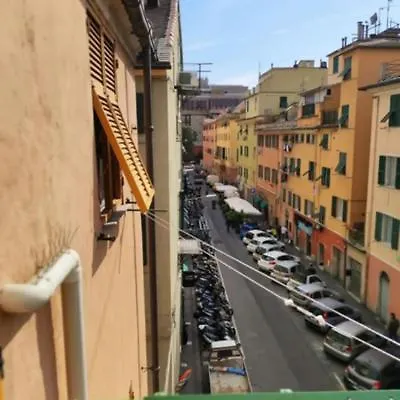 Benny! Appartamento ad uso ESCLUSIVO con balcone! Genova Italia